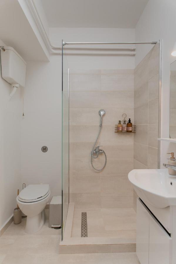 Sis Urban Apartments Атина Екстериор снимка