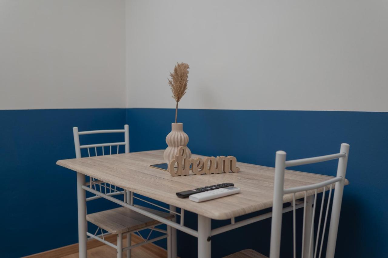 Sis Urban Apartments Атина Екстериор снимка